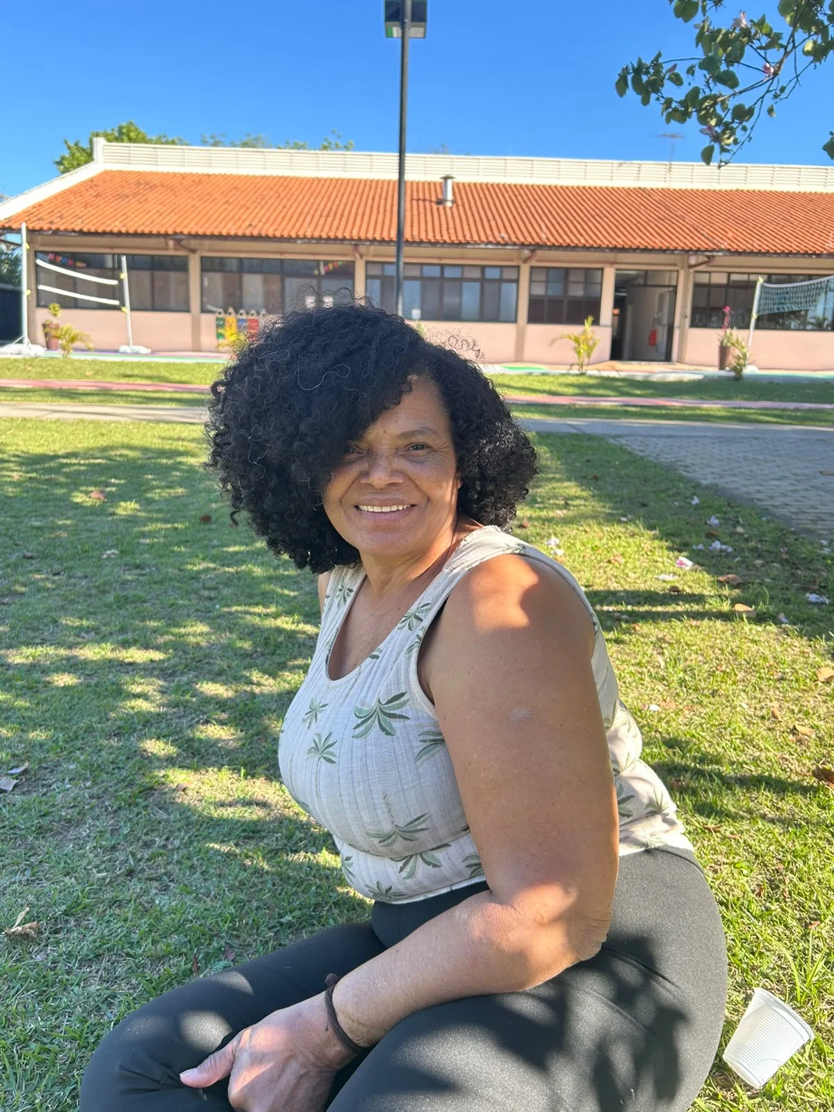 Aureni Caldeira em ambiente escolar